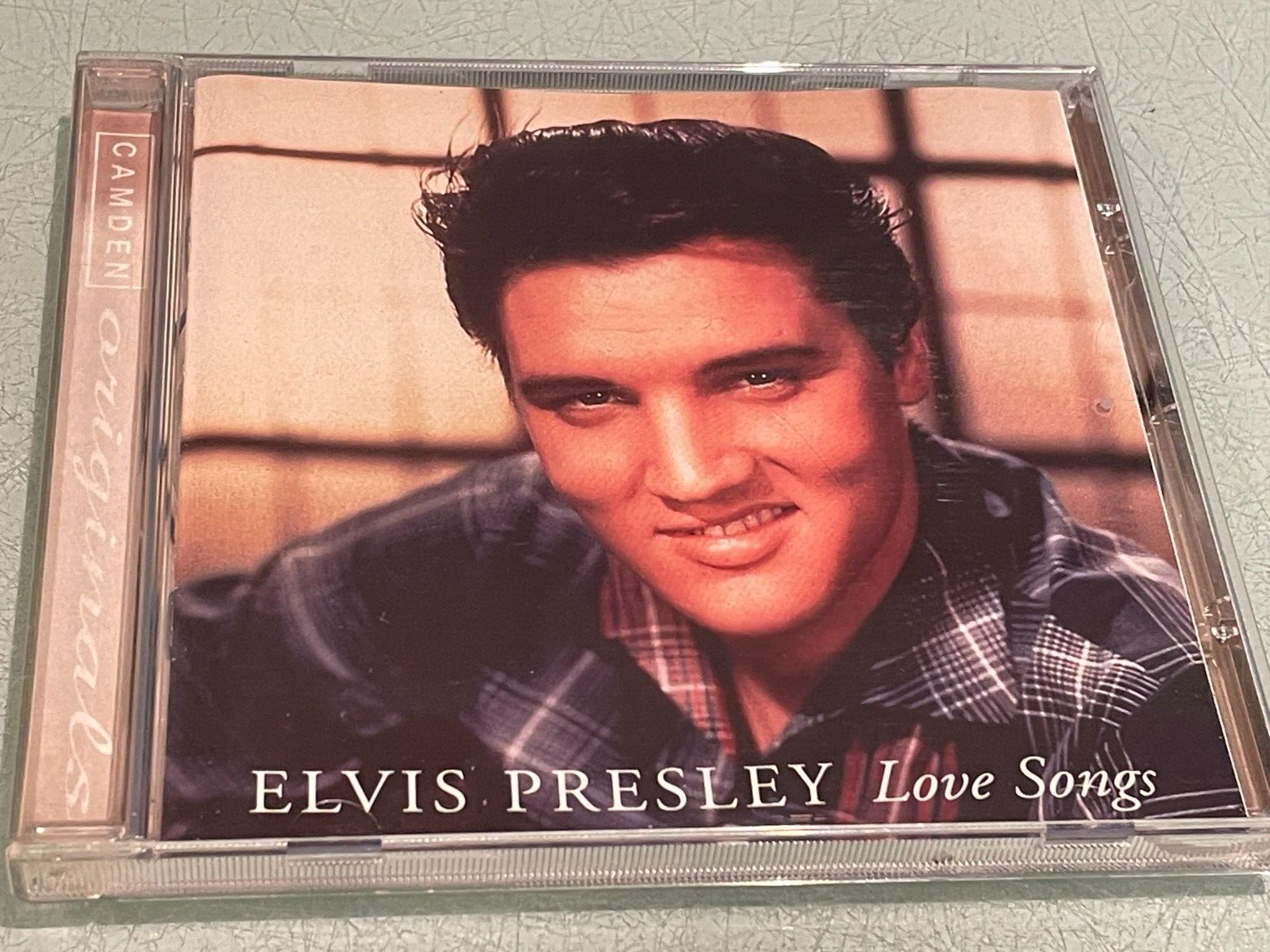 Elvis Presley - Love Songs - CD Album - 1999 BMG Entertainment - 20 Great Tracks