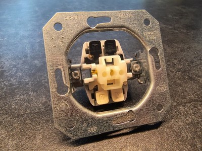 SIEMENS DELTA Schalterprogramm Einsatz 5TA2156 Ausschalter | Wechselschalter