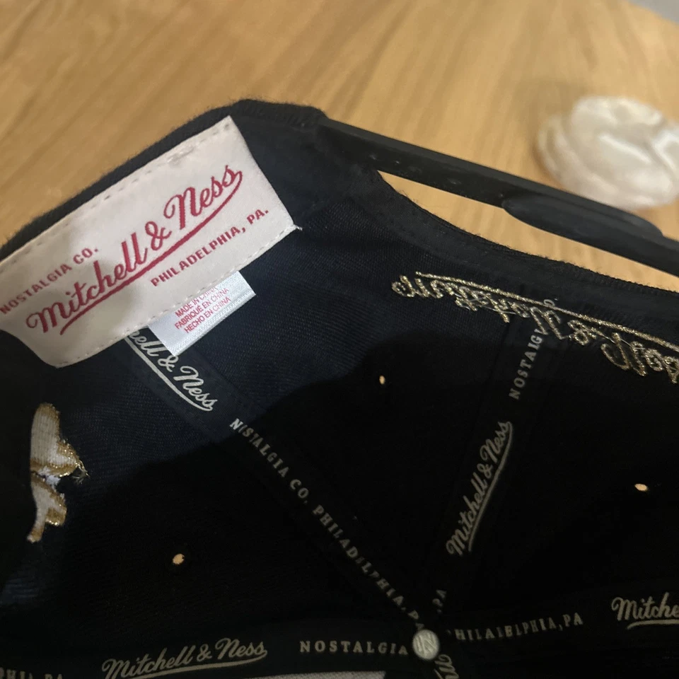 Chapéu Snapback Mitchell & Ness Boston Celtics Logotipo Dourado Dia de São Patrício - Imagem 4 de 4