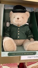 IN HAND Harrods Annual Bear