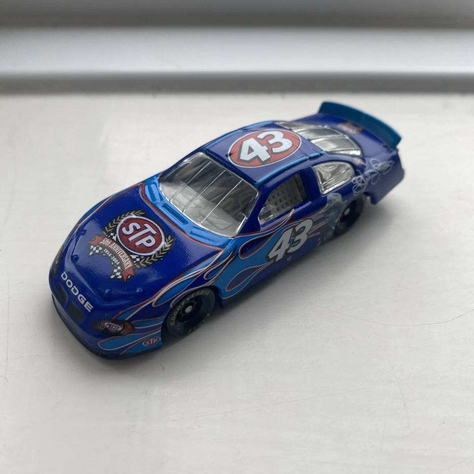 ACCIÓN 1/64 Richard Petty NASCAR STP 50 Aniversario Azul *Difícil de encontrar* Foto 4 de 4
