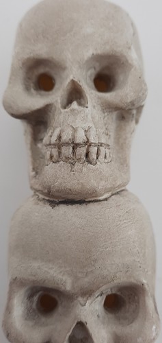 Skulls 3 Head Stacking Totem 7 Inch Resin Flashing Multi-Light Halloween EUC - Picture 7 of 15