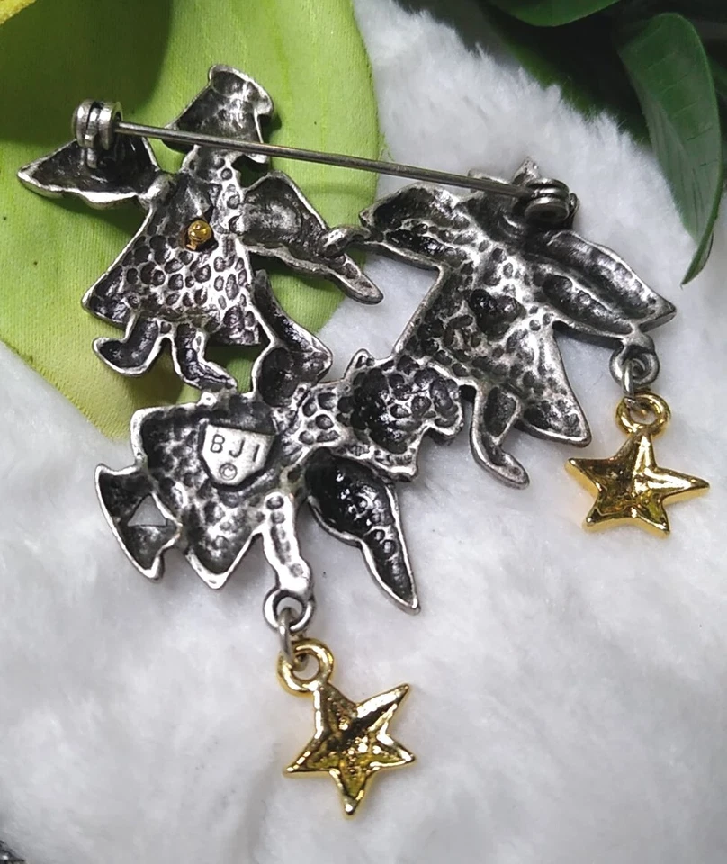 Broche de peltre vintage BJI ¡Tres ángeles bailarines cantores con estrellas doradas! Foto 3 de 4