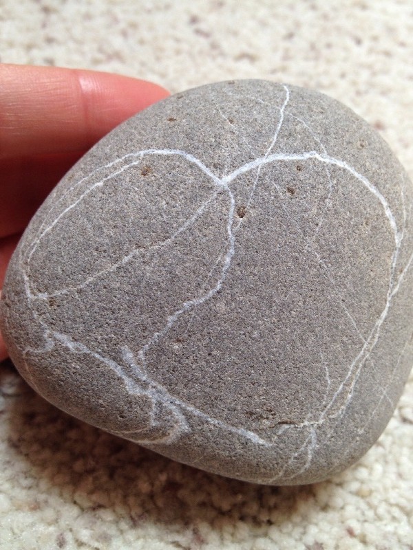 HEART IN ROCK 100% NATURAL BEACH STONE BEAUTIFUL Created By Nature.