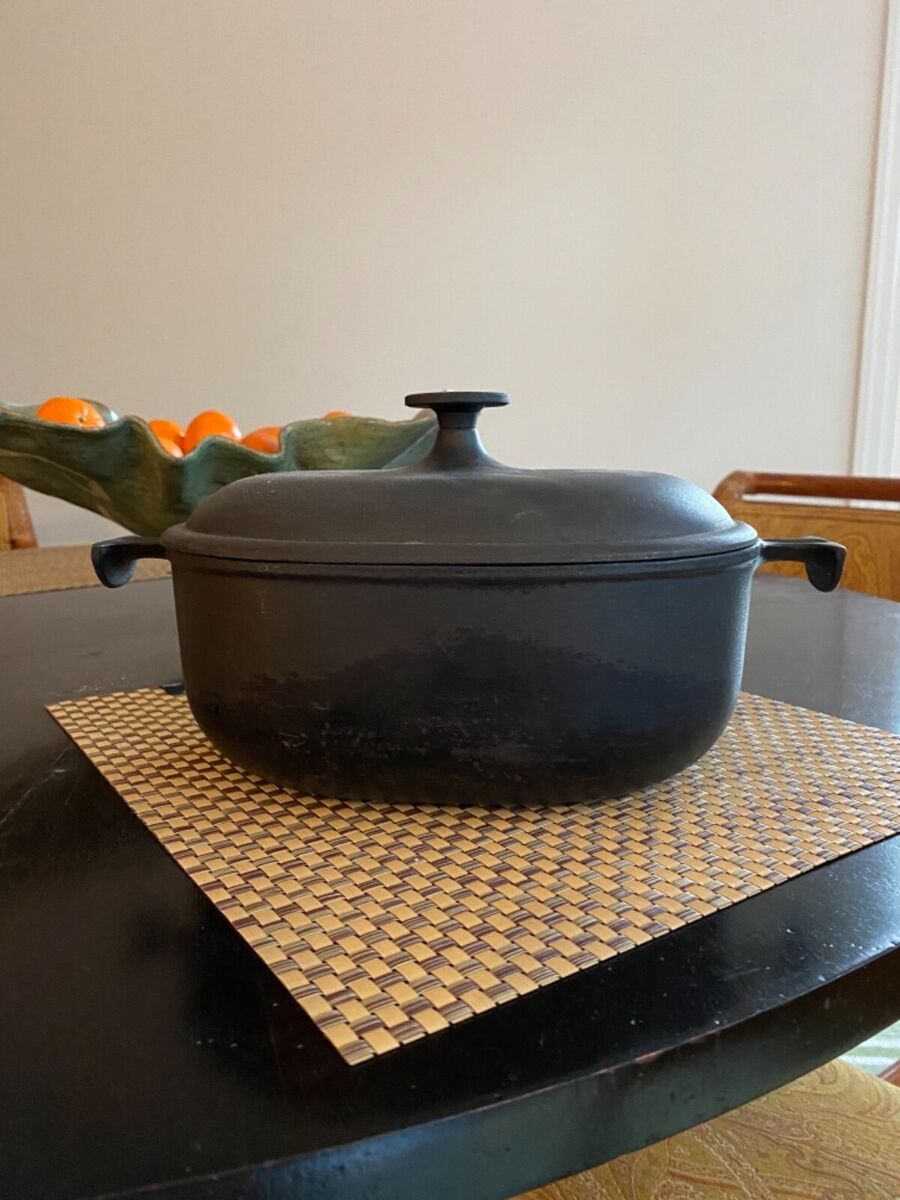 Vintage rare Le Creuset Cast iron not enameled #25 Oval Enzo Vintage rare Le Creuset Cast iron not enameled #25 Oval Enzo