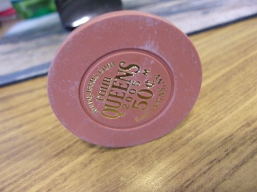 FOUR QUEENS HOTEL CASINO 50¢ hotel casino gaming poker chip - Las Vegas, NV - Picture 3 of 3