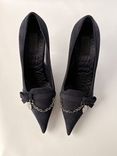 GUCCI MEDALLION CHAIN LOGO NAVY BLUE SUEDE POINTED TOE HEELS EU 37.5 US 7.5