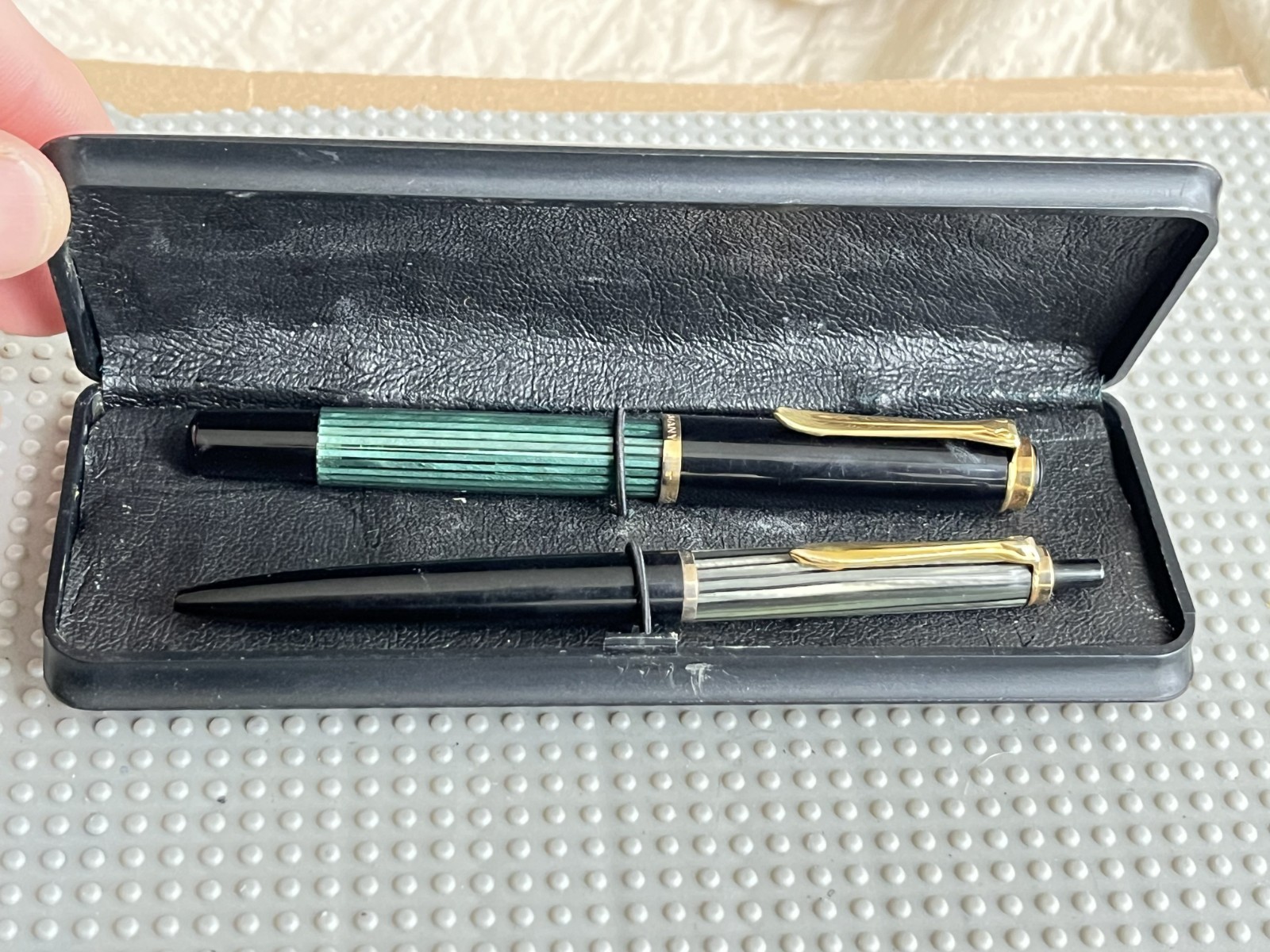 BEAUTIFUL  VINTAGE  GREEN STRIPED PELIKAN M400 FOUNTAIN PEN + BALLPOINT! PEN!