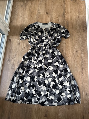 Polo Ralph Lauren, Polo Ralph Lauren women's Black/White Midi Dress Size: 8