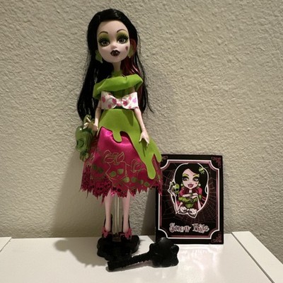 Original Monster High Scarily Ever After Draculaura Snow Bite