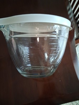 Pampered Chef Glass 4 Cup 1 Quart Measuring Cup W/ Lid Mixing Bowl