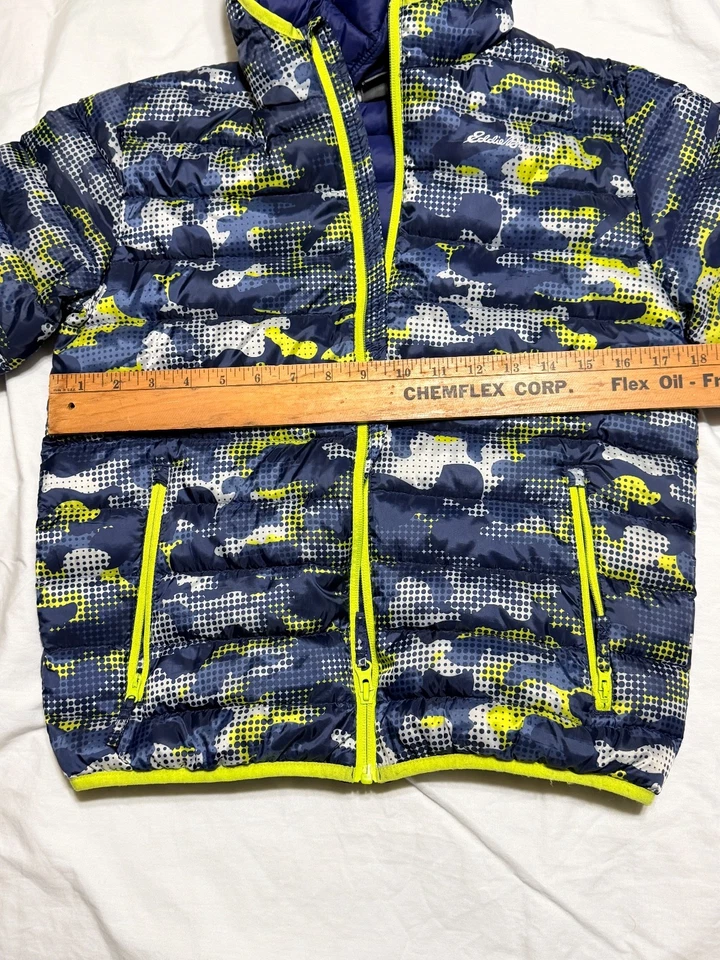 Chaqueta acolchada Eddie Bauer juvenil azul/verde color camuflaje talla 10/12 Foto 2 de 4