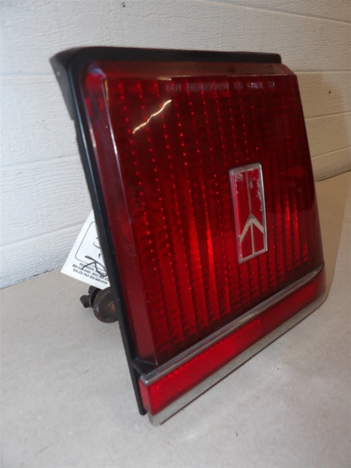 RH PASSENGER SIDE TAILLIGHT ASSEMBLY OLDSMOBILE FIRENZA 1982-84 4DR SEDAN chrome - Image 3 of 4