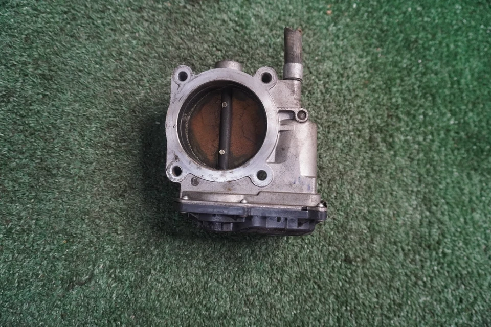 Suzuki Equator 2010 2011 2012 4L carrocería del acelerador fabricante de equipos originales 123 k millas SQ116QJ Foto 2 de 2