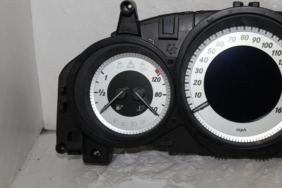 Cuadro de instrumentos velocímetro 2012 Mercedes Clase C C250 C350 C300 B35014 Foto 3 de 4