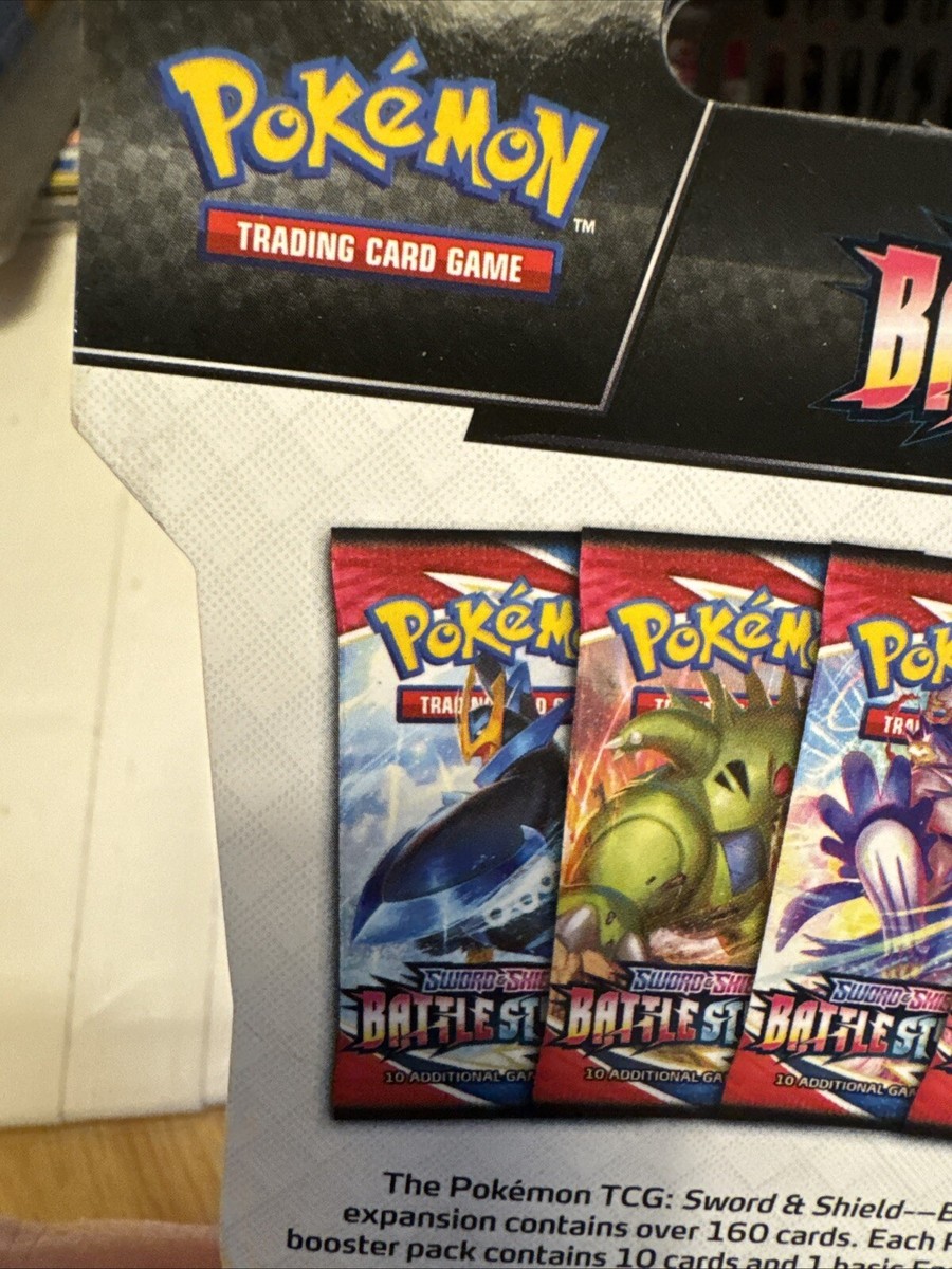 pokemon tcg: sword and shield fusion strike sleeved booster pack Pok?mon TCG: decorative replica blade & Shield-Fusion Strike Sleeved B –  Toytooth main image 1
