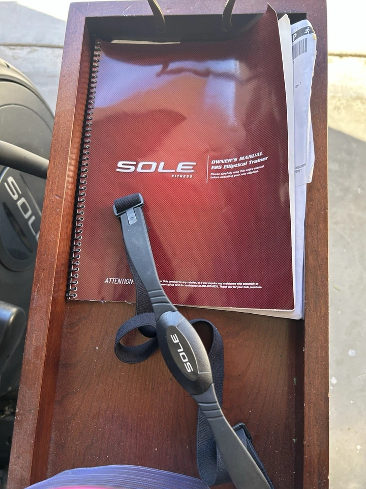 Entrenador elíptico de tracción delantera Sole Fitness E25 Foto 4 de 4