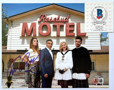 EUGENE LEVY SIGNED SCHITTS CREEK 8X10 PHOTO JOHNNY ROSE FAMILY ROSEBUD MOTEL BAS