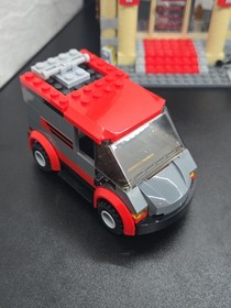 LEGO City: Museum Break-in (60008) | Complete w/ Minifigures & Manuals | No Box