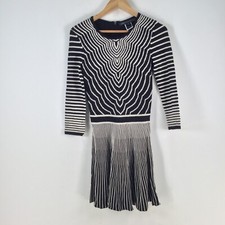 Marc Jacobs womens crepe knit dress size XS fit flare black striped 097076