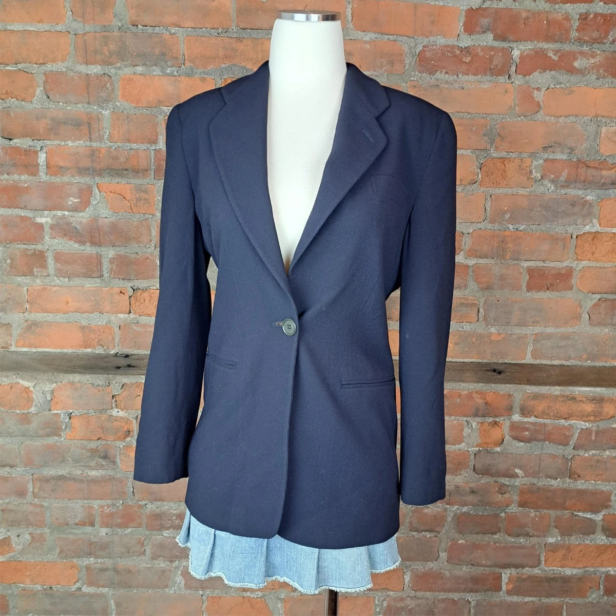 Giorgio Armani 38 Size Suits & Suit Separates for Women for sale