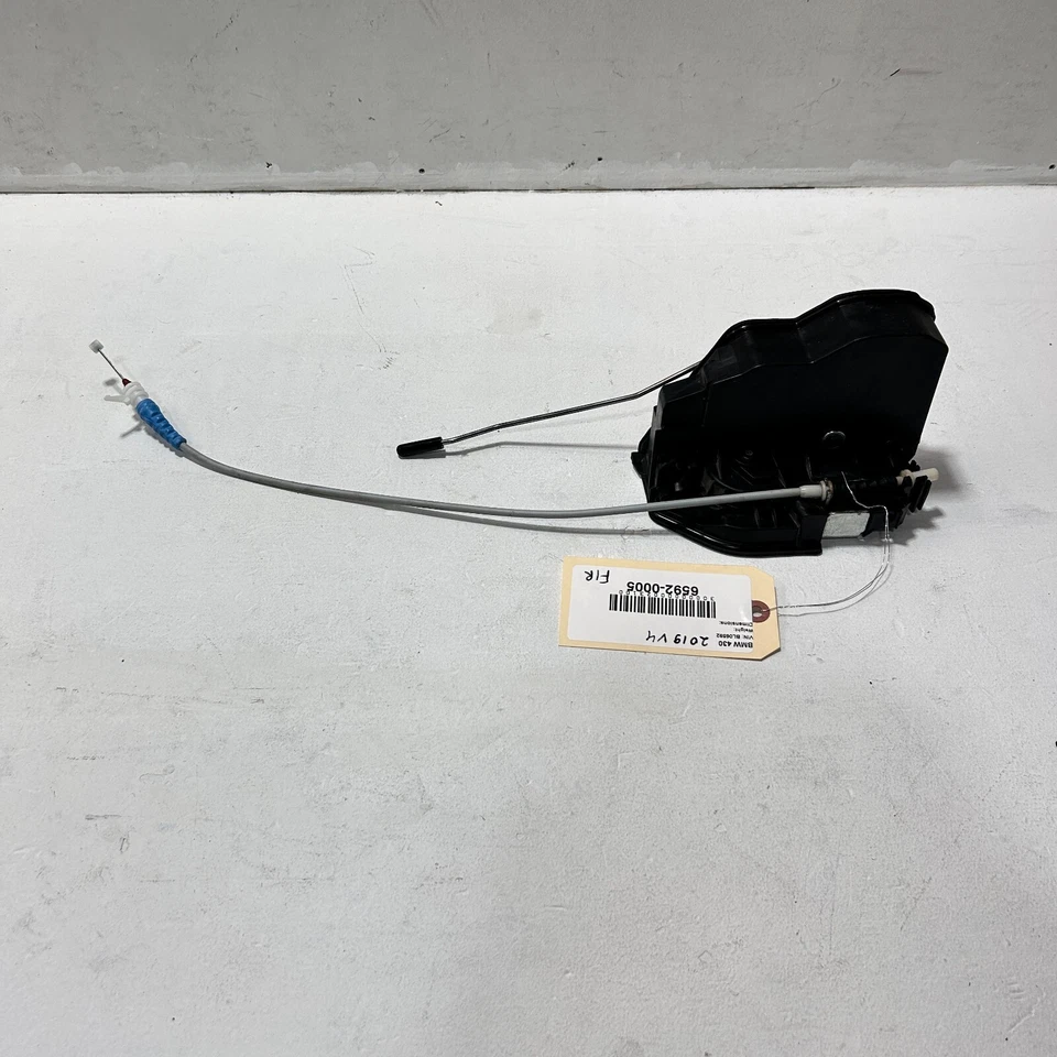 Actuador de bloqueo de pestillo de puerta lateral del pasajero delantero OEM 1 PIEZA BMW 430i XDrive 2017-2020 Foto 4 de 4