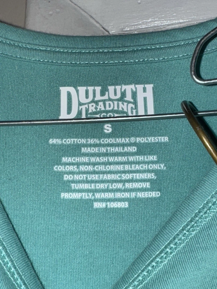 Lote de 5 regatas femininas DULUTH Trading Co com zíper bolso lateral botão Henley - Imagem 4 de 4