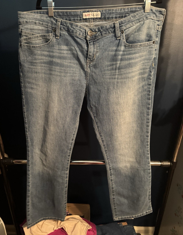 GUESS Women's Skinny Jeans Blue Light Wash Denim Slim Fit Mid Rise Cotton