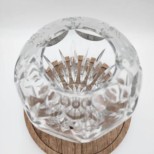Vintage Bleikristall 24% Cut Crystal Bavaria Germany Vase, 8 1/4" Tall, 7" Wide - Picture 6 of 10