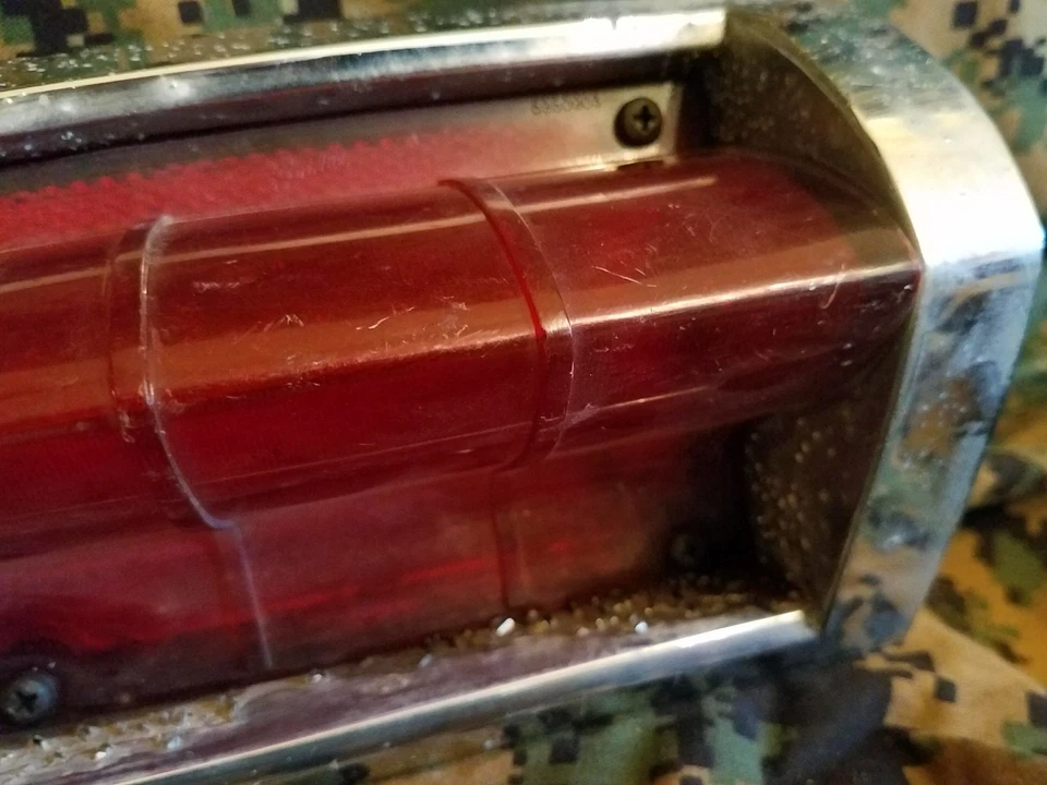 Oldsmobile Fiesta 88 1960 camioneta lado conductor luz trasera GM OEM Foto 3 de 4