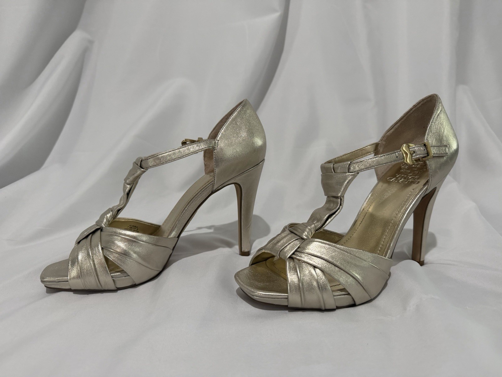 Vince Camuto VC-Darla Metallic Gold T-Strap Heels Women’s Size 7.5 M Platino image 6