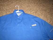 COLUMBIA Men's Small PFG Blue Shirt Button Up Omni Shade Short Sleeved