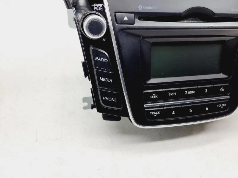 Hyundai Elantra GT 2013 2014 2015 hatchback receptor de radio de audio reproductor de CD Foto 2 de 4