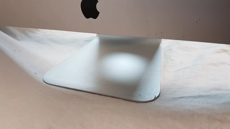 READ! Apple iMac 21.5" Mid 2011 Intel Core i5 8GB 500GB - Image 2 of 4