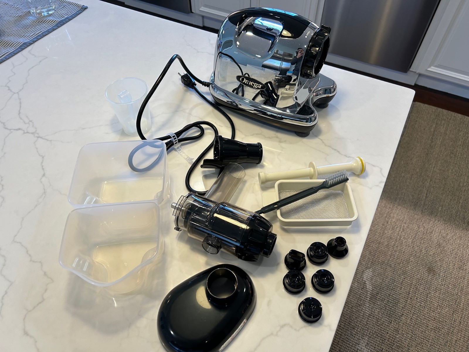 Omega J8006 Masticating Juicer - Silver/Black