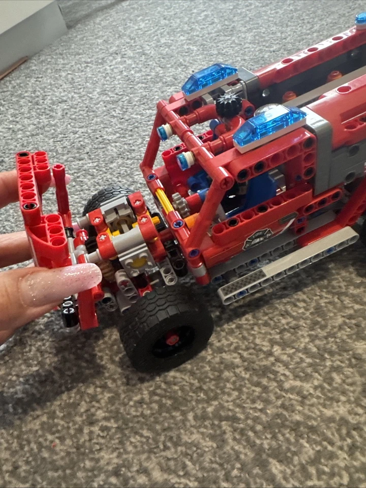 LEGO Technic 42075 First Responder, photo 3 of 5