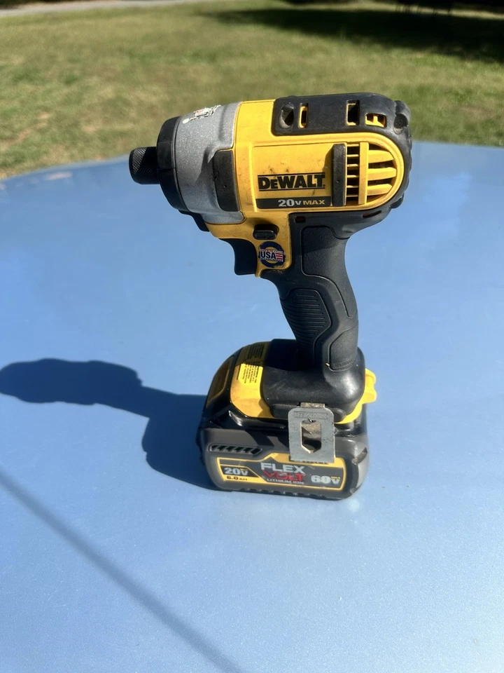 Destornillador de impacto DeWalt 20Vmax con paquete de batería FlexVolt de 20v/60v Max 6,0 Ah combinado Foto 2 de 4
