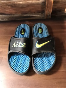 nike swoosh sandals