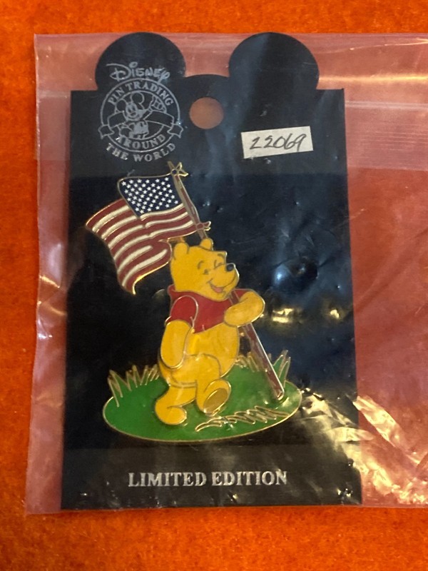22069 DLR Mickey's All American Pin Trading Festival Winnie the Pooh Movement