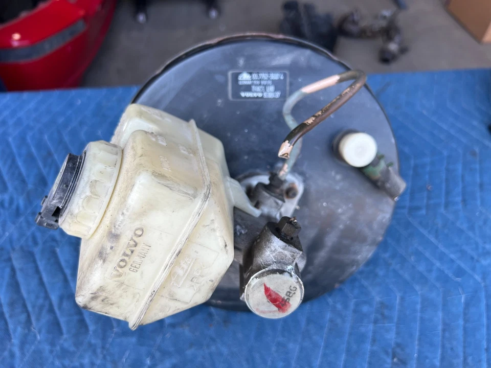 1998-2000 Volvo S70 V70 XC Brake Booster & Master Cylinder 9200437 OEM #3093EM - Imagem 2 de 4