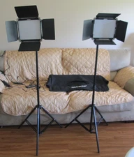 Neewer 2-Pack P200-2.4G LED Video Light, 2 Neewer Light Stands & Carry Bag "EUC"