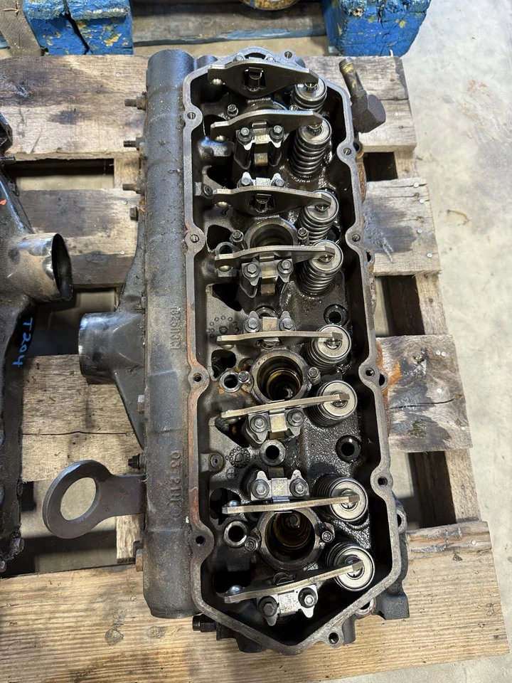 Ford F250 F350 1999 culatas de motor 7,3 L diésel 1825113C1 fabricante de equipos originales Ford Foto 3 de 4