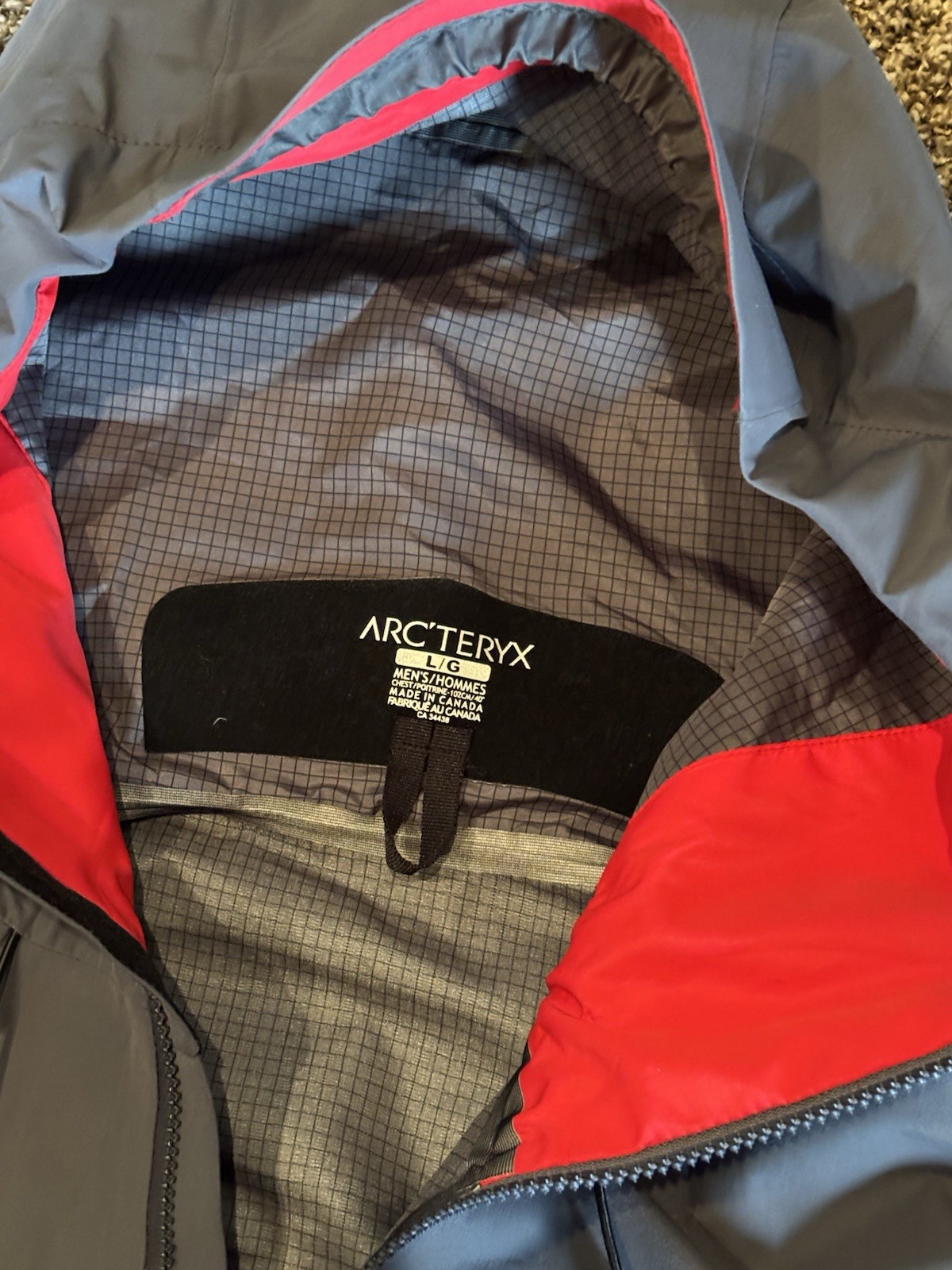 Arc'teryx Men's GORE-TEX Hooded Jacket Gray with Red Zippers Size L thumbnail 2