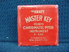 VINTAGE WM KRATT MASTER KEY CHROMATIC PITCH INSTRUMENT A-440 IN ORIGINAL BOX