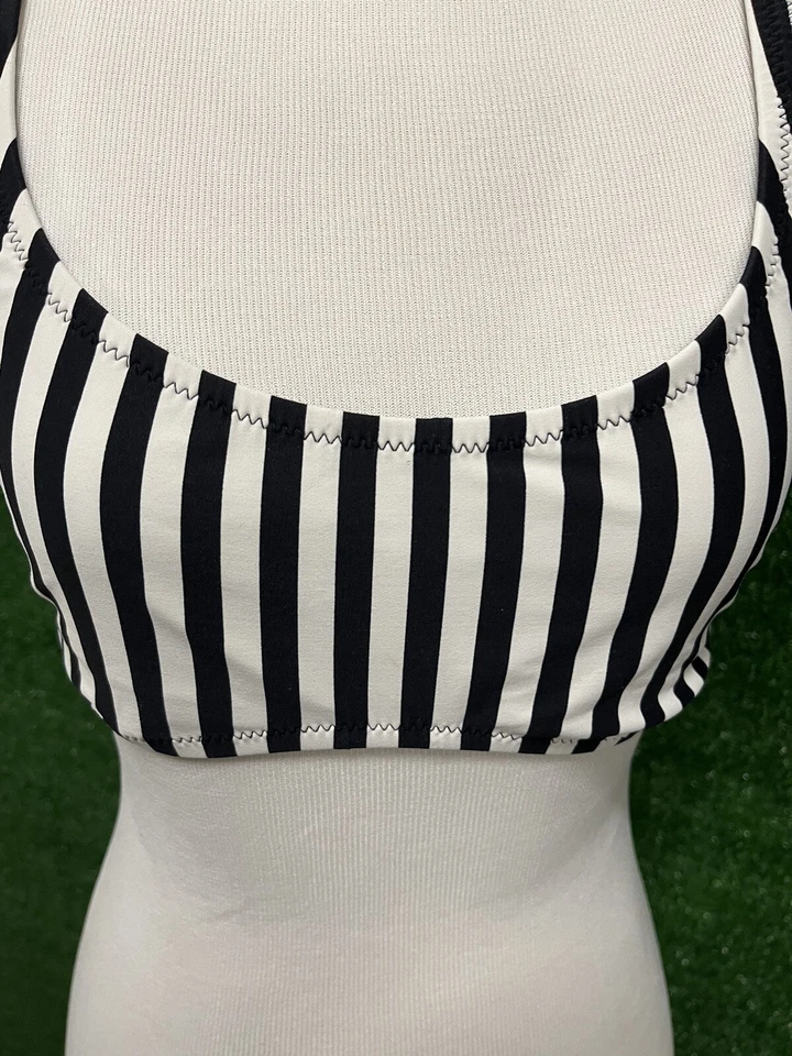 Terno de banho Gap 2 peças listrado branco preto tamanho grande e parte inferior preta média - Imagem 2 de 4