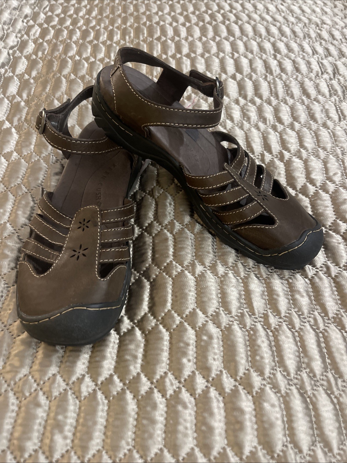Keen Women's Size 9 Closed Toe Leather Hiking Sandals.  Brown.  Great Condition.