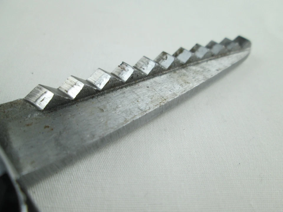 Vintage Clauss Cutlery Model No 4 Pinking Shears Classic Made in USA - Image 3 of 4