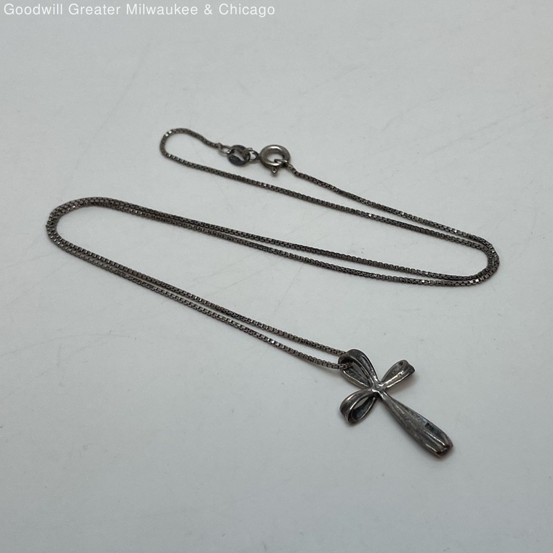 925 Sterling Silver Cross Pendant Box Chain Necklace 3.1g