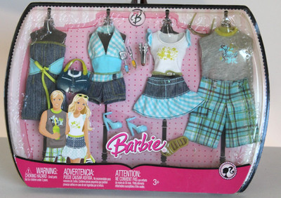 NEW 2008 Barbie Fashion Fever OUTDOOR BBQ SUMMER FUN 4 Outfit Gift Set N4858 NIB