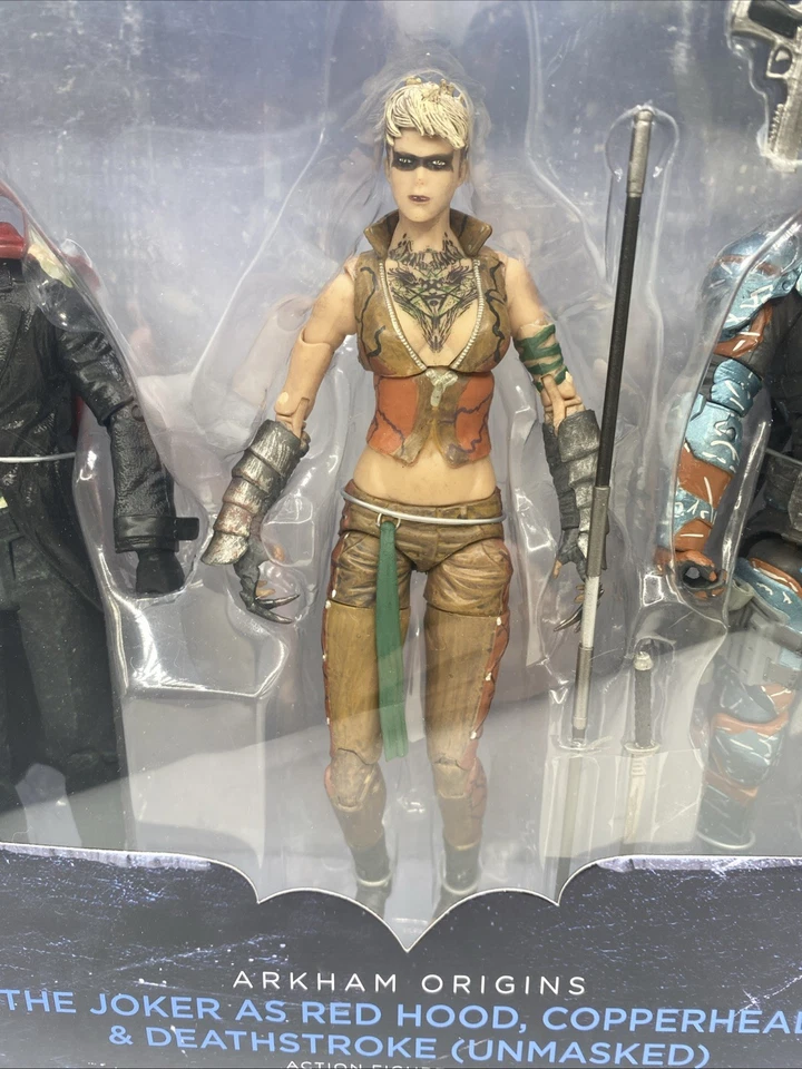 Figuras DC Collectibles Batman Arkham Origins Capucha Roja Cabeza de Cobre y Golpe de Muerte Foto 3 de 4